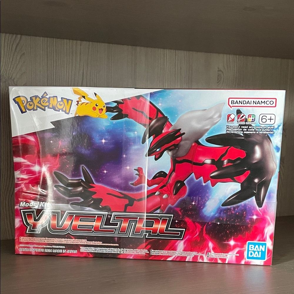 Bandai Namco Pokémon Yveltal Building Set - Red and Black